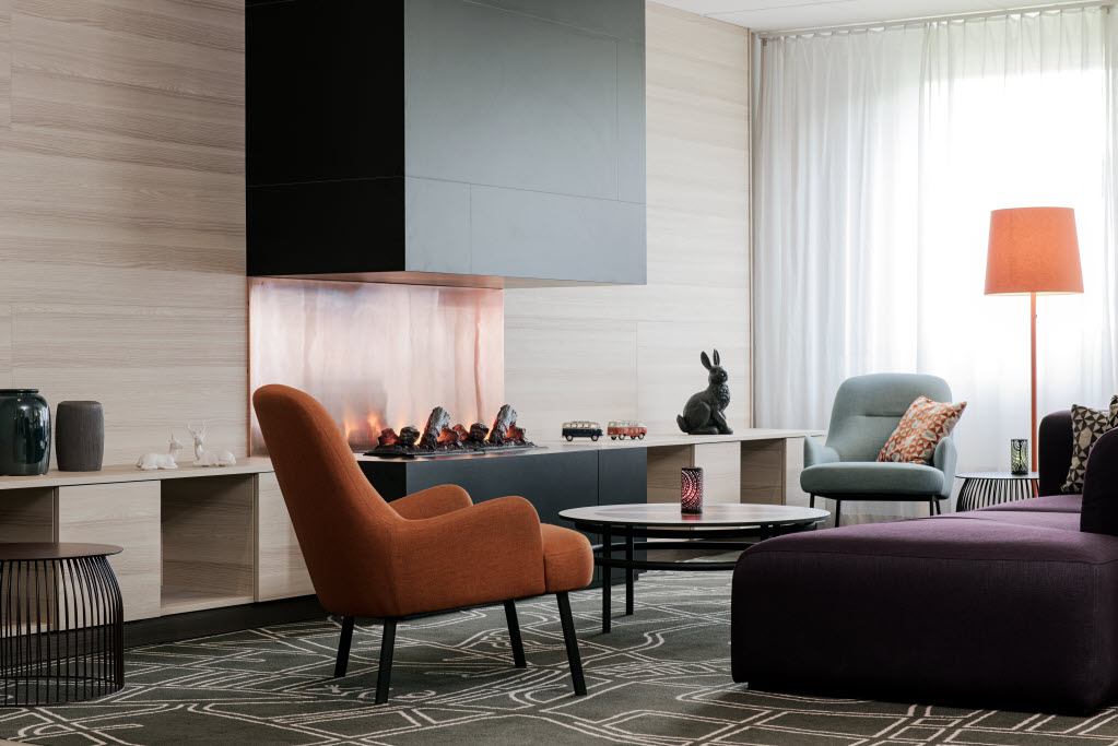 Foto: Jimmy Eriksson Scandic Segevang, lobby, fireplace
